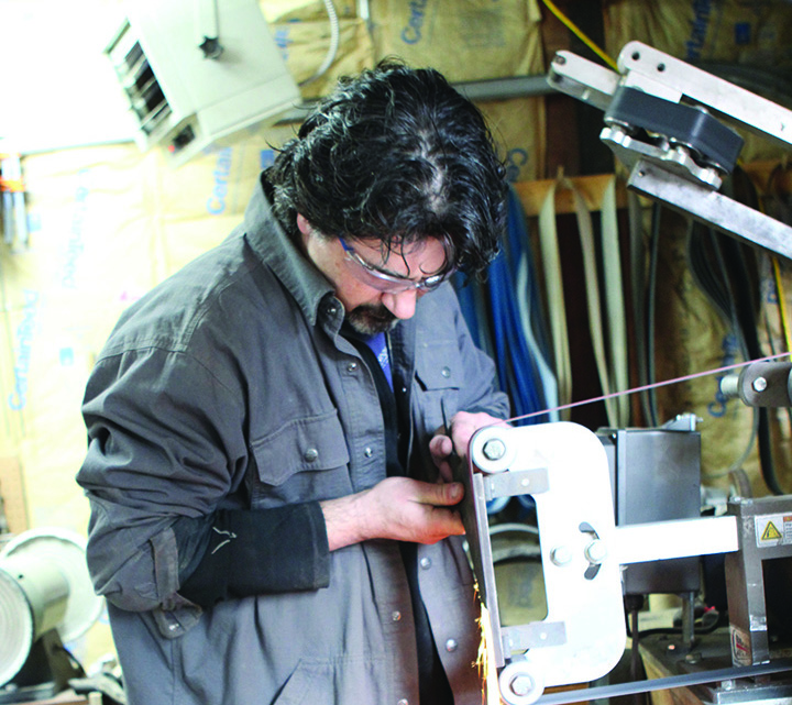 Bladesmith shapes metal into art - Vimarsana News