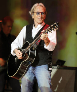 America celebrates 5 decades of hits on ‘Happy Trails’ tour